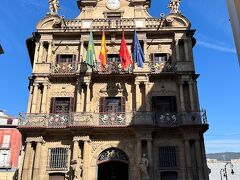 パンプローナ市庁舎
サン フェルミン祭りはここで開催宣言されるそう。