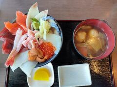 特選海鮮丼。
期待通りの美味しさ。
幸せだ。
道東最高。