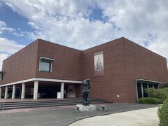 山梨県立美術館