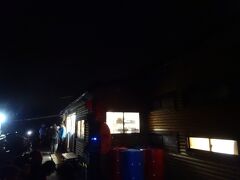 七合目 トモエ館だったかなあ？どこかの山小屋でトイレに行った。トイレチップ用にせっせとキープしておいた100円玉は小さなジップロックに入れてポケットに入れておいた。