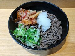 ●氣比そば うどん あまの＠JR/敦賀駅

「おろしそば」頂きました。
僕は駅のそばに、クオリティーは求めていません。
気軽にさくっと食べれる速効性を求めています。
勿論、立ち食いです。
注文して、さくっとずるずる～、あ～満足。
こんな朝食も最高です。