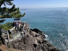 龍王岬には海津見神社という小さな神社があります。この先の旅の無事を祈願して、おみくじもひきました。中吉！