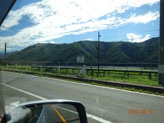 仁科三湖のうちの、青木湖のほとりにある稲尾駅。
国道と大糸線が並行している区間がそれなりにあった。