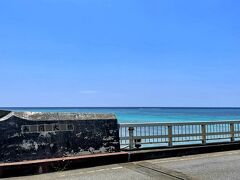 きたー！来間大橋
前回、観光ツアーに参加して各島をつなぐ橋を通りましたがなんかバスなので視界がイマイチでした

そういう意味では自転車最強です
徒歩の方がゆっくり見れるかもだけど歩くの大変ですしね