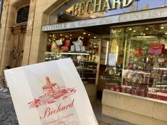 『Pâtisserie Béchard』です～◎

12 Cr Mirabeau, 13100 Aix-en-Provence, フランス

外観が既に可愛い！！思い切って中に入ります(^^)