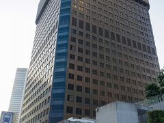 解体工事の始まっている「世界貿易センタービル」もだいぶ背が低くなりました。子供の頃は「霞が関ビル」とこの「世界貿易センタービル」が高層ビルの走りでした。その後の新宿副都心の高層ビルなどあこがれの建物でした。