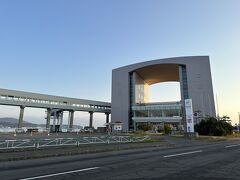 06:00 小樽フェリーターミナル
新日本海フェリーに乗り小樽に到着しました。
新潟と比べると立派なターミナル
まずは小樽駅に向かって約3kmお散歩です。