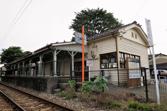 昭和レトロ:地方路線 私鉄赤屋根の終着駅と隣接する国鉄駅舎、車両車庫風景 昭和レトロ:地方路線 私鉄赤屋根の終着駅と隣接する国鉄駅舎