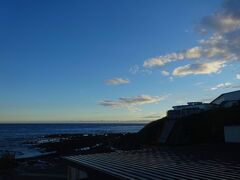 おはようございます。

早朝４時、辺りはまだ暗いです。

