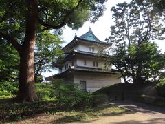 明暦の大火で家光期の天守が焼けたあと、代用として用いられた富士見櫓。
こちらはおよそ370年前の現存櫓です。