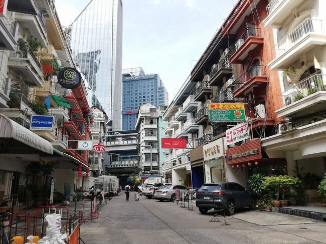 まずはプロンポン駅近くの