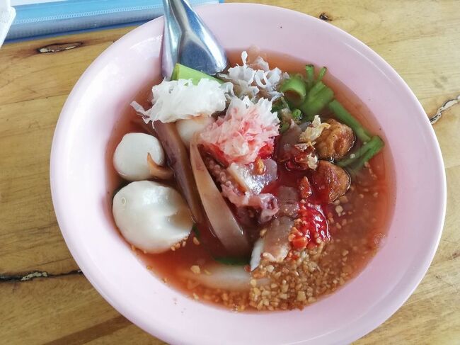 シーフード入り麺を注文します。