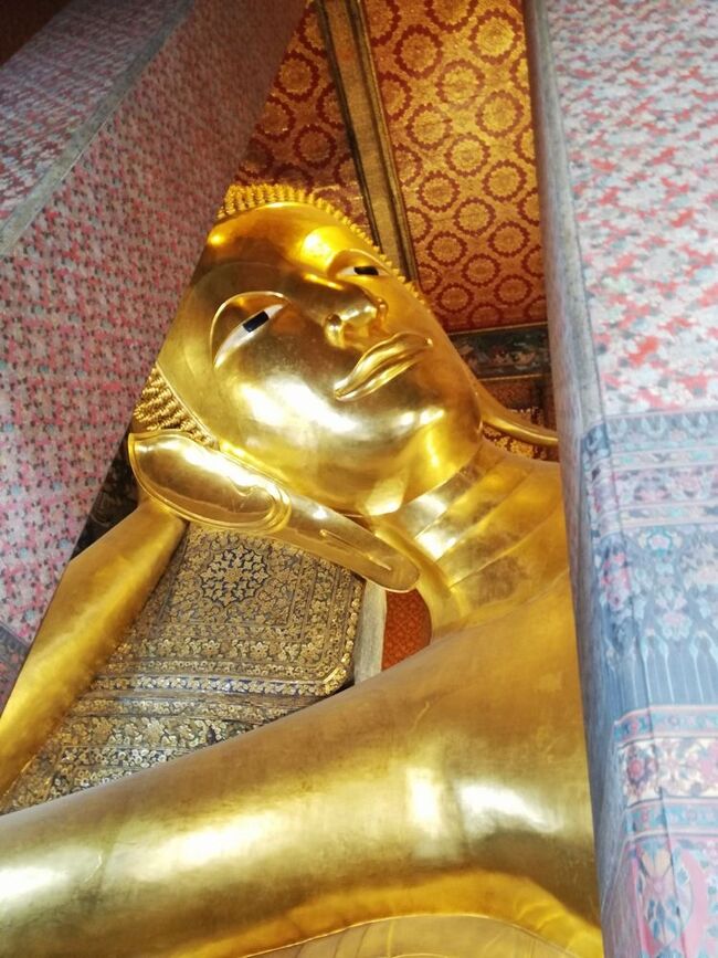 特に大勢の観光客で賑わっていました。入場料は200バーツ（600円）。それなりにします。