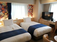初日の宿は、「ホテルウィングインターナショナルプレミアム金沢駅前」。
3000円分の金沢美味チケットと1000円分の地域クーポンを受け取り、支払いは3000円＋宿泊税でした。