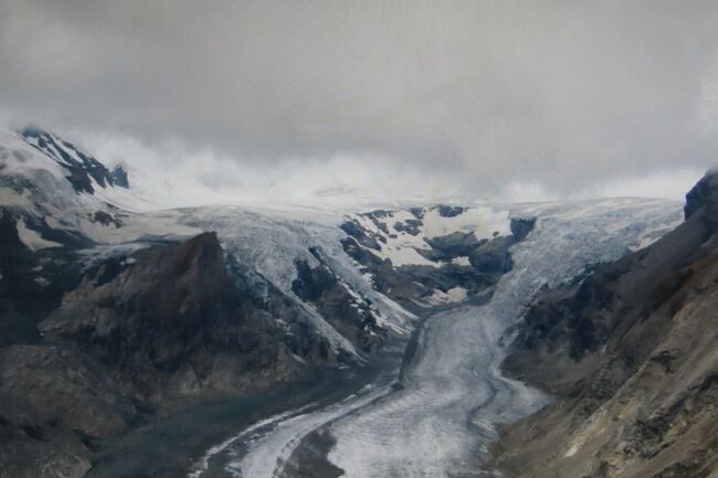 パステルツェ氷河です。<br />全長9.4Kmあるそうですが、近年後退し続づけているそうです。