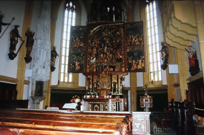 教会に入ってみました。こじんまりとした、厳かな雰囲気のあるものでした。<br />