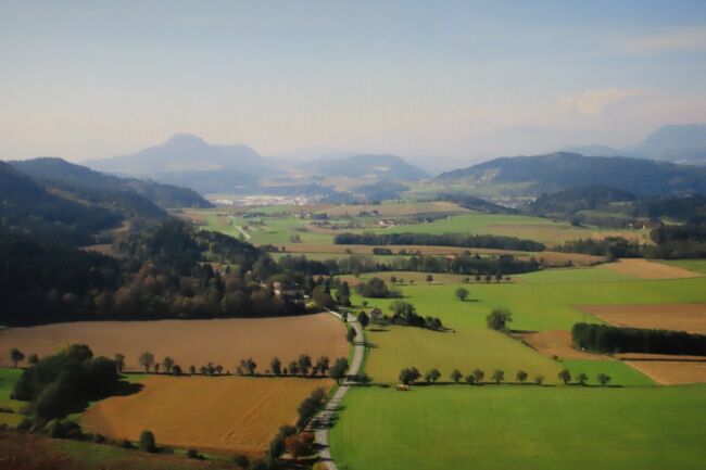 眼下に広がる田園風景。古くは、遥か彼方からトルコ軍がせめてきたそうです。