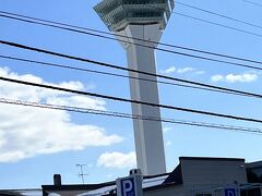 函館駅前から路線バスに乗って五稜郭エリアにやっって来た。
昨日は定かに見えなかった五稜郭タワーがそびえている。
いまや、函館駅前よりこの周辺が町の中心になっている。