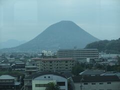 讃岐富士が見えます。きれいな形です。