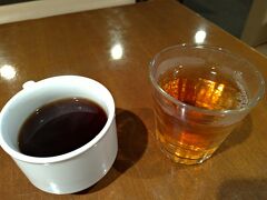 北陸２泊３日の最終日、金沢２日目の朝。６時に目が覚めてしまったので、早めにホテルの朝食バイキング会場へ。まずは、コーヒーと加賀棒茶を。