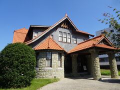 さぁ観光だ！！
地下鉄桜通線の高岳駅より徒歩で二葉館へ
素敵な外観にテンションあがります♪

こちらは、日本の女優第一号として名をはせた川上貞奴さんのお屋敷です。
和洋折衷の建物で、斬新さと豪華さから二葉御殿と呼ばれていたそうです。