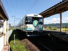 福島駅から乗ってきた電車は梁川（やながわ）駅行です。

梁川駅着11:14