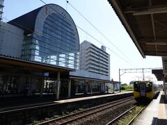 槻木駅に到着です。

槻木駅着12:21

