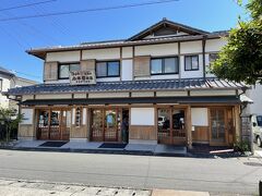 下田の観光の最後に立ち寄るのは下田港にある干物専門店　小木曽商店 本店（おぎそ）は、明治33年(1900年）創業のひものの老舗店！