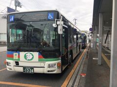 東口のロータリーから、近江鉄道バスの八日市駅行きに乗車。
