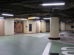 本日の宿は、ANAインターコンチネンタルホテル東京。

霞が関出口から数分とアクセス良し。
駐車場はB2はほぼ満車、ガラガラのB3がお勧め。
1泊3,900円。