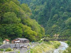 欅平駅から40分で祖母谷温泉に到着。ここは宿泊か入浴する人しか立ち入りできなかった。