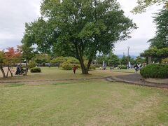 真田邸の隣の真田公園では屋台が出ていました。