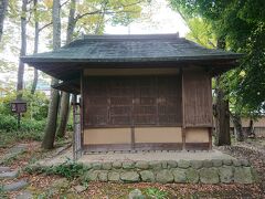 佐久間象山が京都で使っていた茶室の煙雨亭です。
こちらも象山神社の境内にあります。