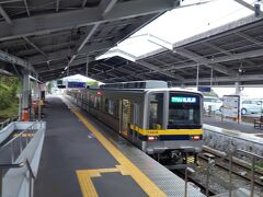 11時過ぎに東武日光駅に到着。行きの特急乗り場とは別の各駅停車乗り場のホームに向かいます。ドア横のボタンを押さないと開かないのは寒い土地だからこそです。