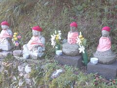 大寧寺にいく街道にはお地蔵さんがいました