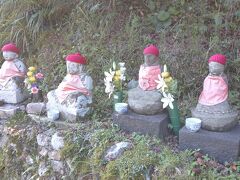 大寧寺にいく街道にはお地蔵さんがいました