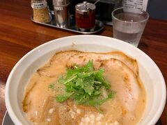 チャーシューゴマみそらーめん(950円)を注文。　めっちゃ美味しかった～!