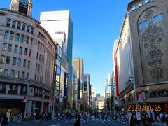 さらに日本の地価価格の重心、銀座4丁目交差点にある銀座のシンボル、 銀座和光時計台。
