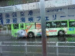 フェリーターミナル行のバスは、8時15分函館駅前発。

一昨日空港から乗った函館バスではなく、函館帝産バスの運行。
函館駅からフェリーターミナルまで320円。suica不可。