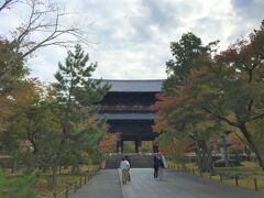 南禅寺では、日本三大門の一つである三門にのぼりました。