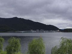 中学の修学旅行で渡った河口湖大橋が見えてきました。