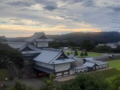 翌朝。
金沢まで来たので、宿から2キロちょっと離れた金沢城公園へランニング。