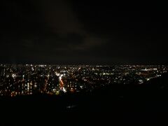 そんな人いっぱいの中から見えた夜景がこちら。