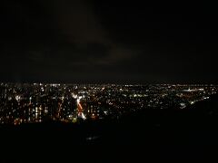 そんな人いっぱいの中から見えた夜景がこちら。