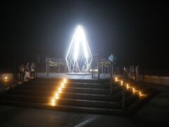 何も写さない（写らない…）のも悔しいので展望台にあったオブジェをパチリ。