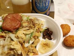 那覇の泊港へ戻り、ほっともっとの沖縄限定「麩ちゃんぷるー弁当」で夕食。麩と野菜、コンビーフハッシュにスパムが添えられています。