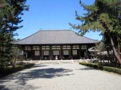 唐招提寺　金堂
南大門をくぐった正面にその荘厳な姿を見せる