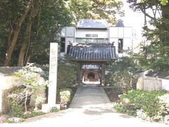 隣のお寺、松音寺。
後から来ますね。