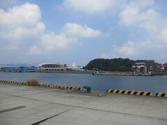 バスに乗ってすぐ降りる。

13：25　有川港ターミナル　着

ドライバーさん、ガイドさんとお別れ。