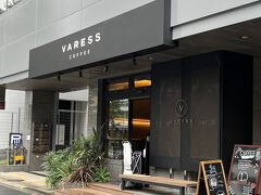 『VARESS COFFEE』でブランチ。